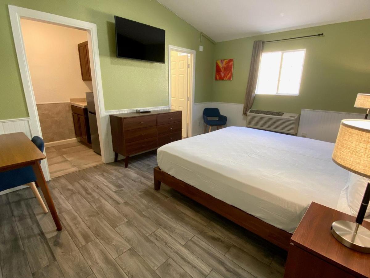 Europa Inn & Suites Desert Hot Springs Eksteriør billede