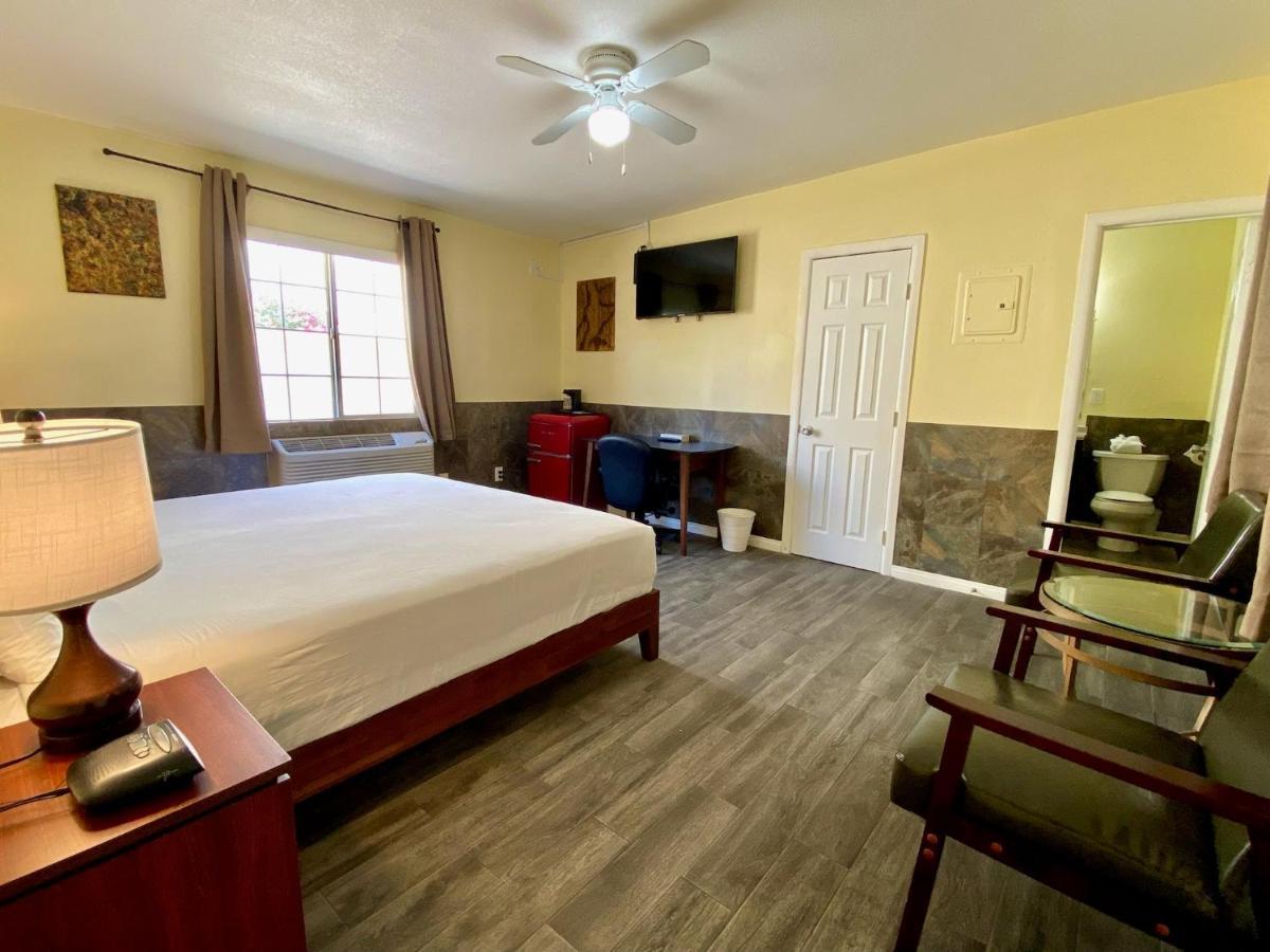 Europa Inn & Suites Desert Hot Springs Eksteriør billede