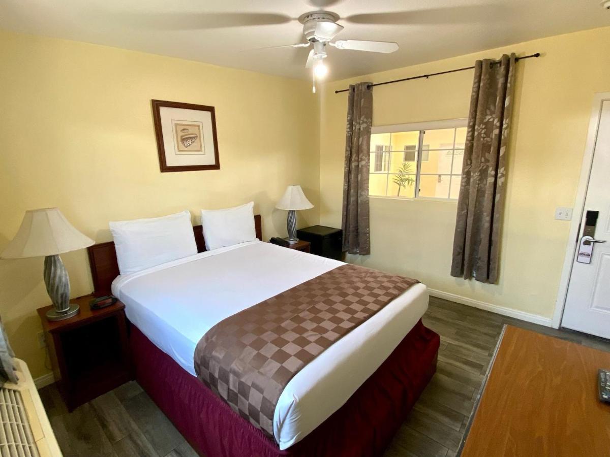 Europa Inn & Suites Desert Hot Springs Eksteriør billede
