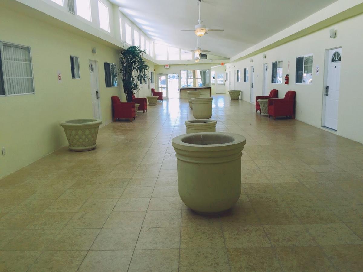 Europa Inn & Suites Desert Hot Springs Eksteriør billede