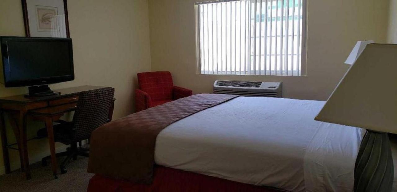 Europa Inn & Suites Desert Hot Springs Eksteriør billede